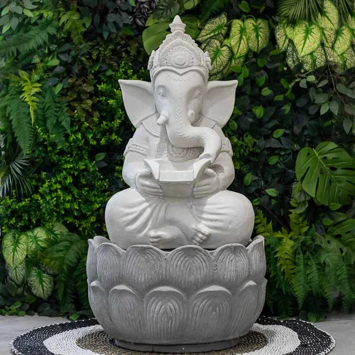 Fonte decorativa com imagem de Ganesha feita em marmorite e base de fibrocimento.