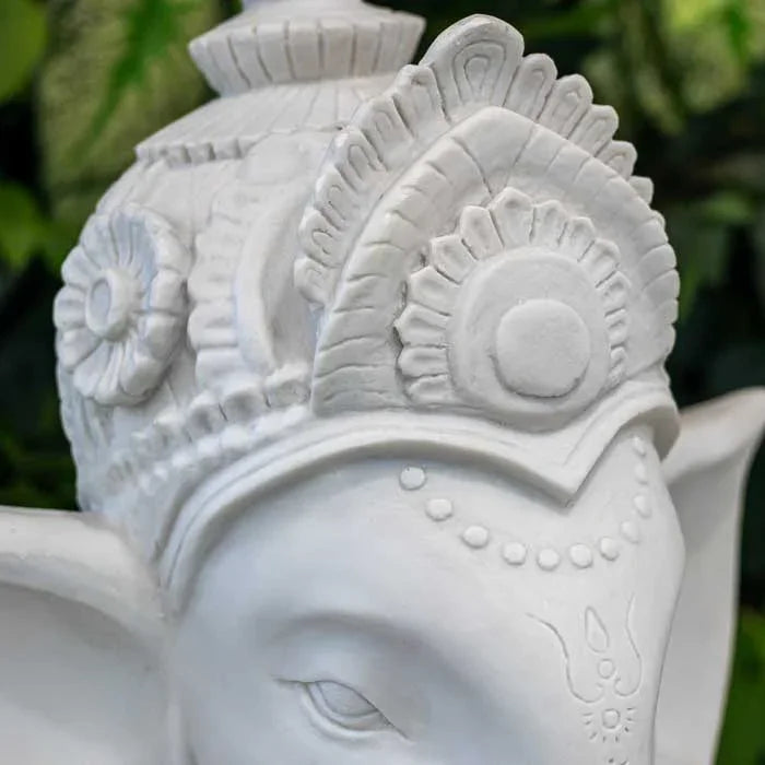 Fonte de Ganesha feita à mão, ideal para energizar ambientes com arte sagrada.