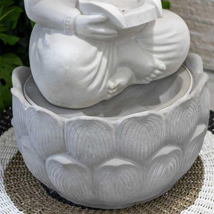 Peça hindu decorativa com efeito de água e design artesanal em marmorite.