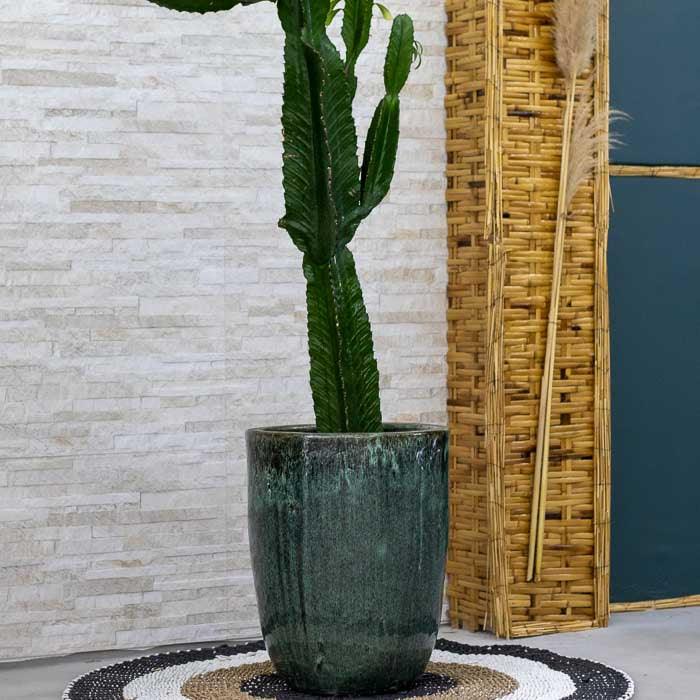 Vaso Clássico Jade feito no Brasil com design elegante e acabamento leve.