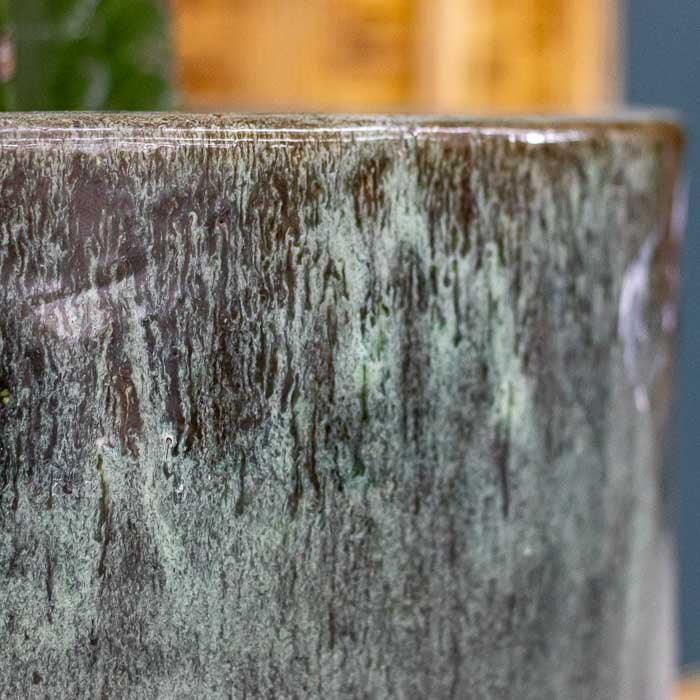Vaso para plantas de médio e grande porte, ideal para jardins e varandas.