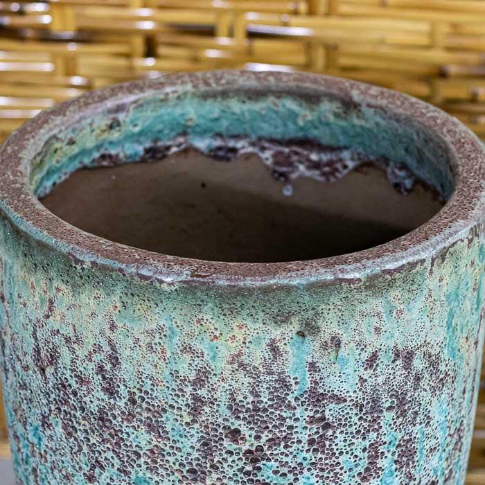 Vaso cerâmico artesanal do Brasil, azul suave com acabamento fosco.