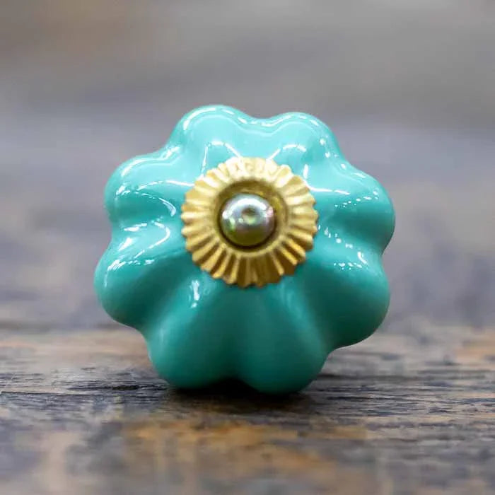 Acessório artesanal puxador em cerâmica turquesa indiana.