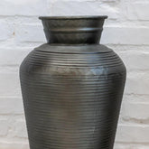 Vaso em Metal Indiano | Onix - Arte & Sintonia 2023, jardim, jardim zen, Metal, vaso, Vasos, Índia