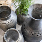 Vaso em Metal Indiano | Onix - Arte & Sintonia 2023, jardim, jardim zen, Metal, vaso, Vasos, Índia