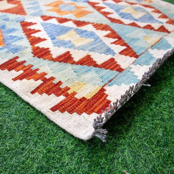 Tapete artesanal Kilim oriental do Paquistão em lã natural.