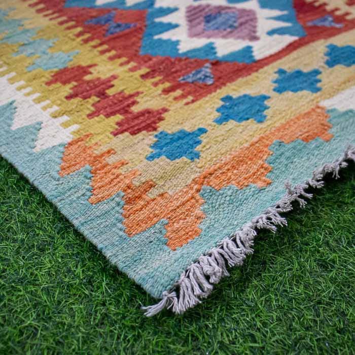 Tapete artesanal passadeira Kilim em tear manual do Paquistão.