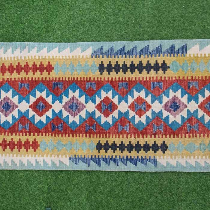 Obra têxtil Kilim artesanal cultural feito à mão em lã.