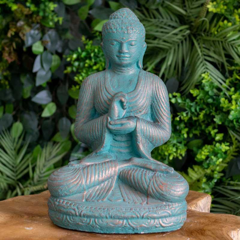 Estátua Buda verde em posição de lótus feita em cimento artesanal de Bali.