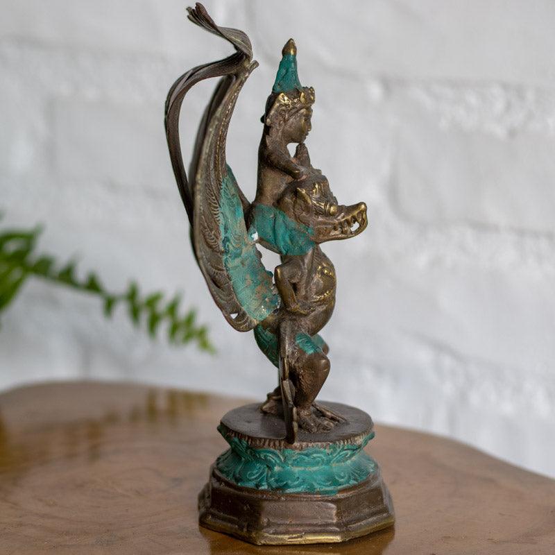 escultura vishnu garuda bronze divindades hinduismo aguia protecao lealdade uniao decoracao casa altar simbolismo bali indonesia 03