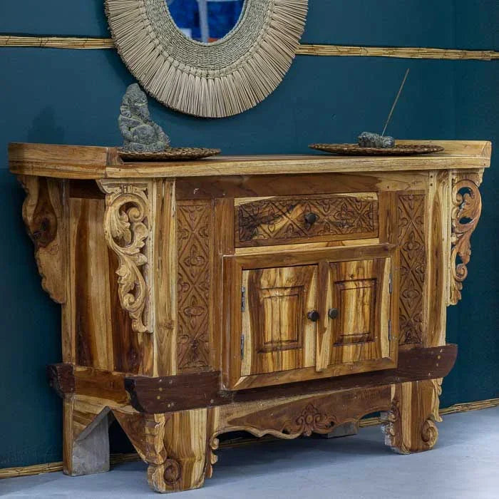 Móvel funcional com visual envelhecido, ideal para lavabos ou ambientes com estilo boho e natural.