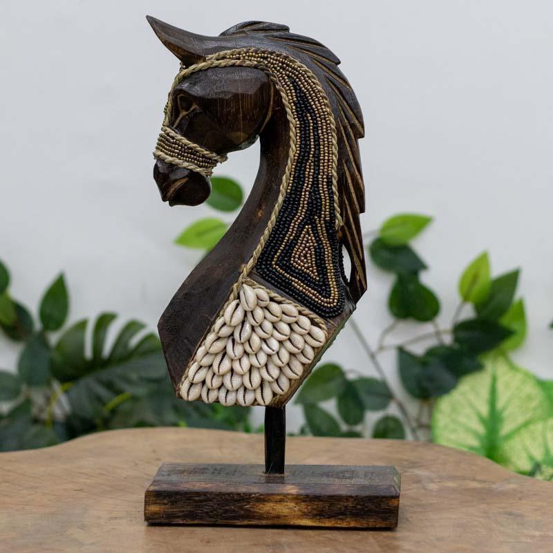 escultura ornamento animal cabalo horse madeira artesananto bali indonesia conchas micangas buzios praia significado design decoracao casa comprar loja artesintonia