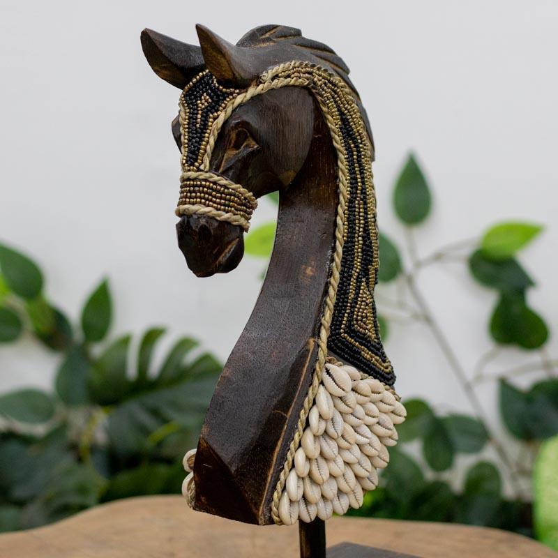escultura ornamento animal cabalo horse madeira artesananto bali indonesia conchas micangas buzios praia significado design decoracao casa comprar loja artesintonia