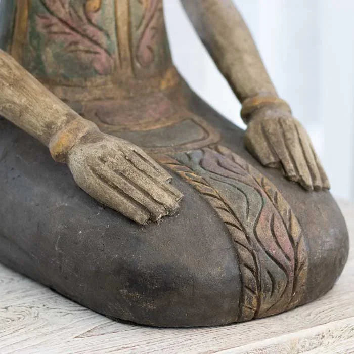 Arte javanesa tradicional feita à mão com pintura e entalhes finos, esculturas que simbolizam amor e harmonia conjugal.