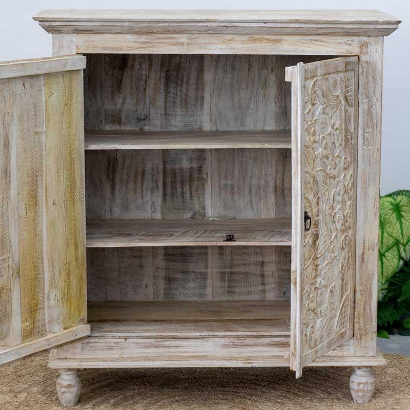 Móvel buffet artesanal em Madeira Teca com portas entalhadas e pátina.