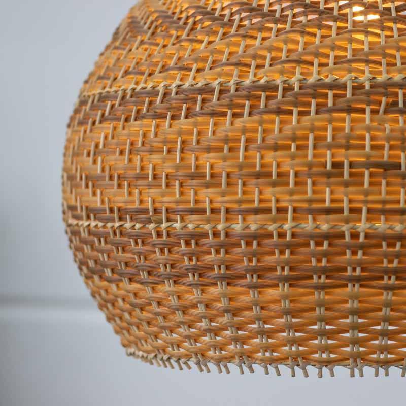 luminaria-rattan-preta-natural-home-decor-decoracao-casa-boho-decorativa-pendete-artesanal-artesanato-bali-indonesia-artesintonia-boho-rustico-lustre-ambiente-externo