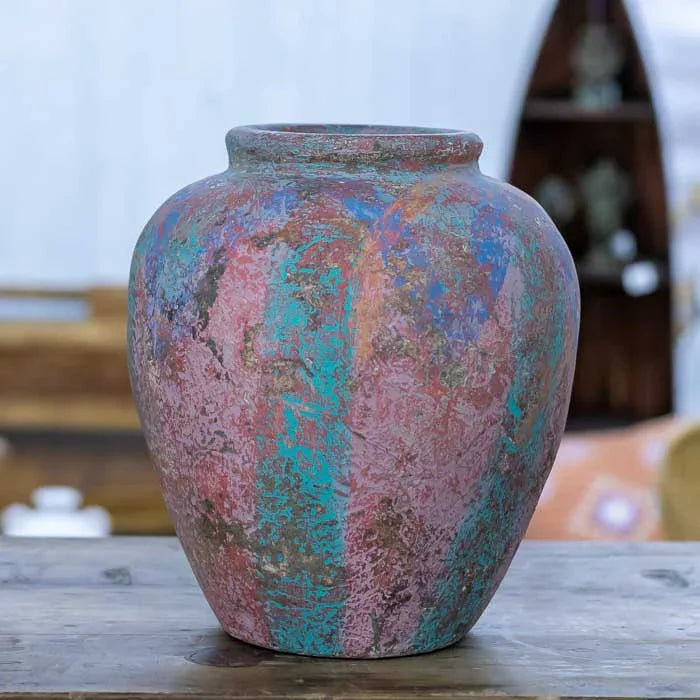 Vaso rústico de Bali feito em terracota antik com acabamento fosco e textura marcada perfeito para decoração orgânica.