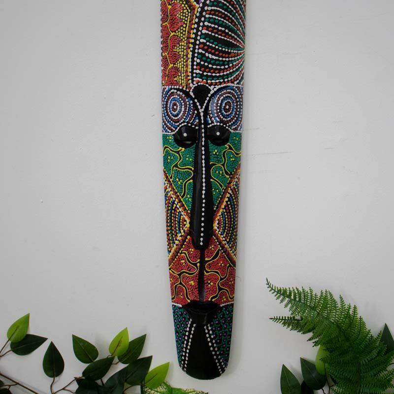 Máscara decorativa de 1 metro com entalhes detalhados e estilo étnico.