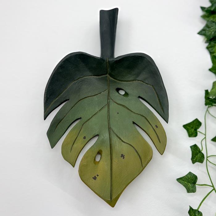 CR402-1-escultura-parede-folha-madeira-curral-cor-prados-artesanato-mineiro-brasileiro-loja-decoracoes-artesanais-objetos-decorativos-artesanato-artesintonia-08