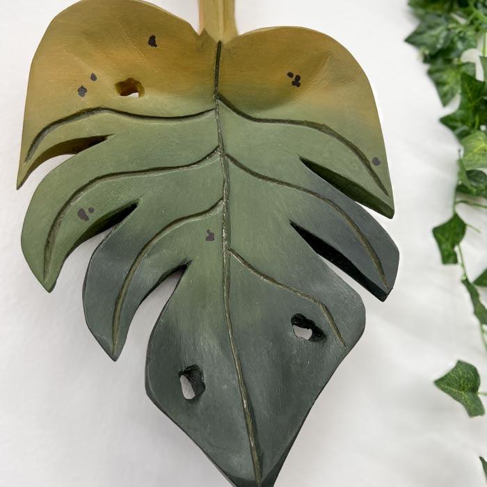 CR402-2-escultura-parede-folha-madeira-curral-cor-prados-artesanato-mineiro-brasileiro-loja-decoracoes-artesanais-objetos-decorativos-artesanato-artesintonia-3