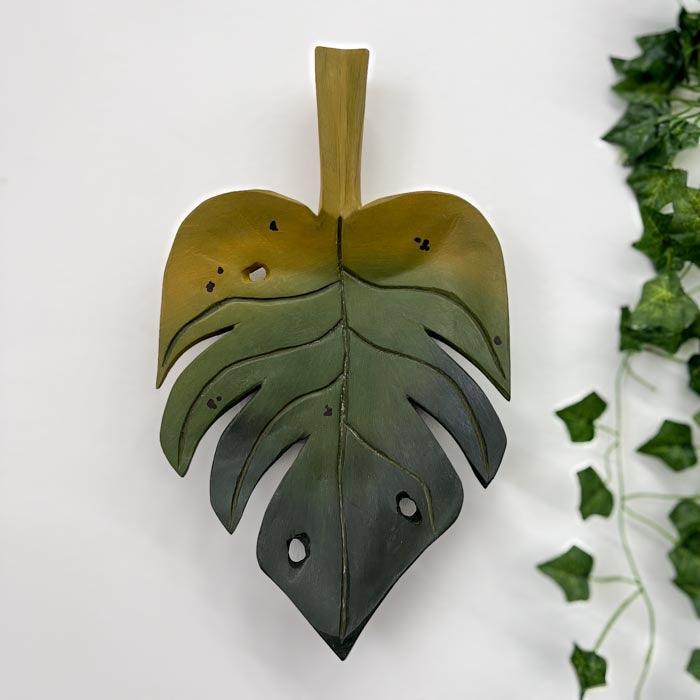 CR402-2-escultura-parede-folha-madeira-curral-cor-prados-artesanato-mineiro-brasileiro-loja-decoracoes-artesanais-objetos-decorativos-artesanato-artesintonia-4