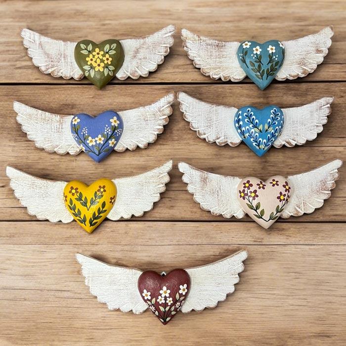 CR404-esculturas-coracao-coracoes-alados-decoracao-paredes-madeira-entalhada-artesanato-brasileiro-minas-gerais-curral-loja-decoracoes-artesanais-brasil-objetos-artesanais-decorativos