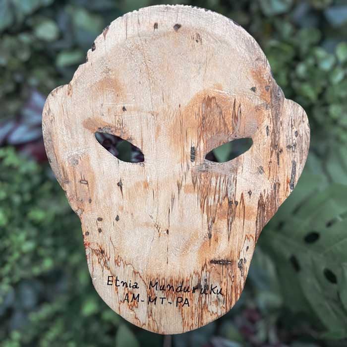 CR583-27-mascara-indigena-decorativa-etnia-bororo-artesanato-brasileiro-curral-cor-minas-gerais-prados-madeira-decoracao-brasileira-design-autoral-loja-artesintonia