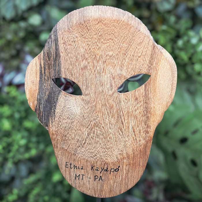 CR583-58-mascara-indigena-decorativa-etnia-kayapo-artesanato-brasileiro-curral-cor-minas-gerais-prados-madeira-decoracao-brasileira-design-autoral-loja-artesintonia-6
