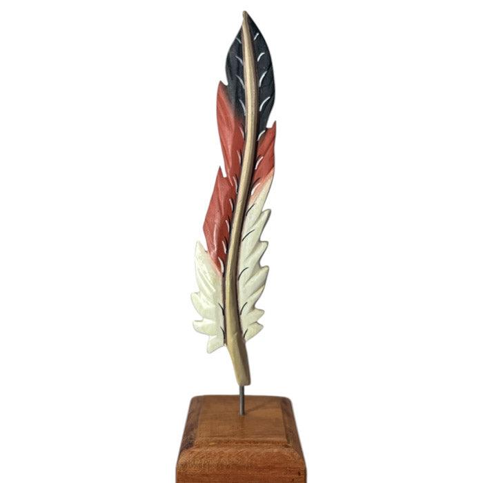 Objeto artístico leve com simbolismo espiritual e acabamento natural.