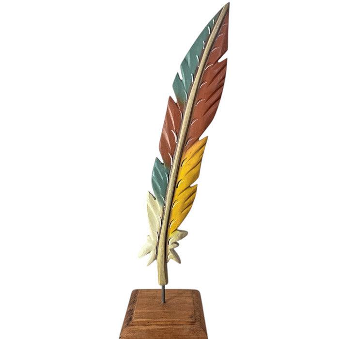 Escultura com inspiração cultural brasileira, perfeita para nichos e estantes.