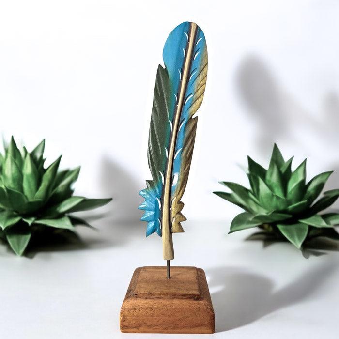 CR669-1-escultura-pena-pequena-entalhada-artesanato-brasileiro-curral-cor-minas-gerais-prados-madeira-decoracao-brasileira-design-autoral-loja-artesintonia-3