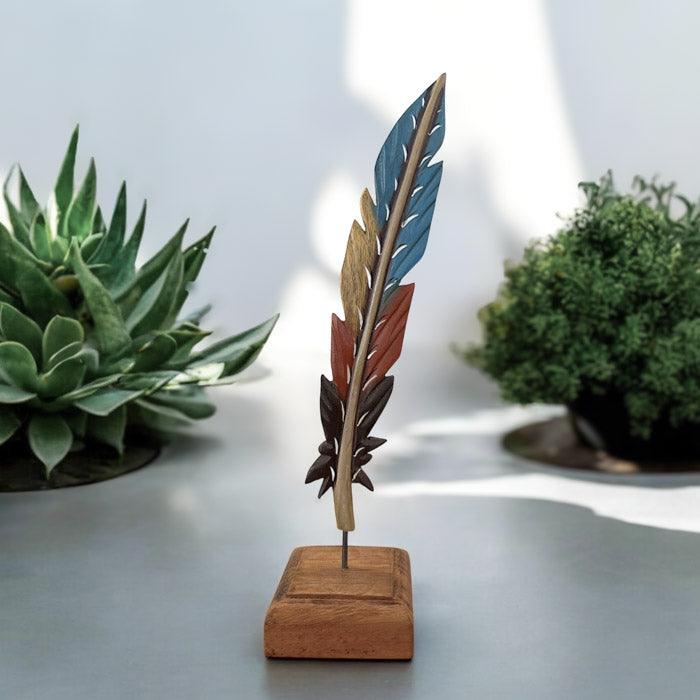 escultura-pena-pequena-entalhada-artesanato-brasileiro-curral-cor-minas-gerais-prados-madeira-decoracao-brasileira-design-autoral-loja-artesintonia-3