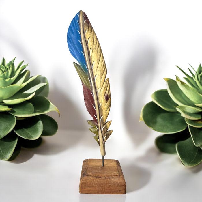 escultura-pena-pequena-entalhada-artesanato-brasileiro-curral-cor-minas-gerais-prados-madeira-decoracao-brasileira-design-autoral-loja-artesintonia-3