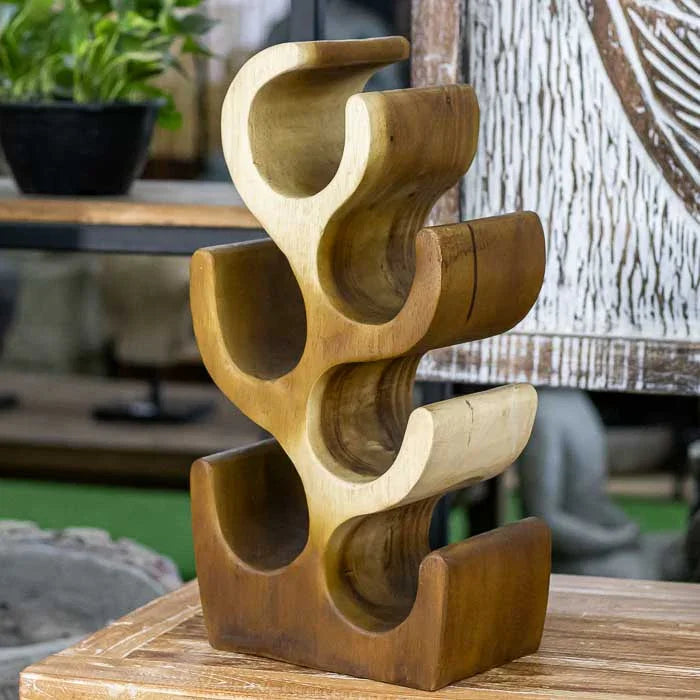 Adega artesanal em madeira Suar natural entalhada à mão em Bali.