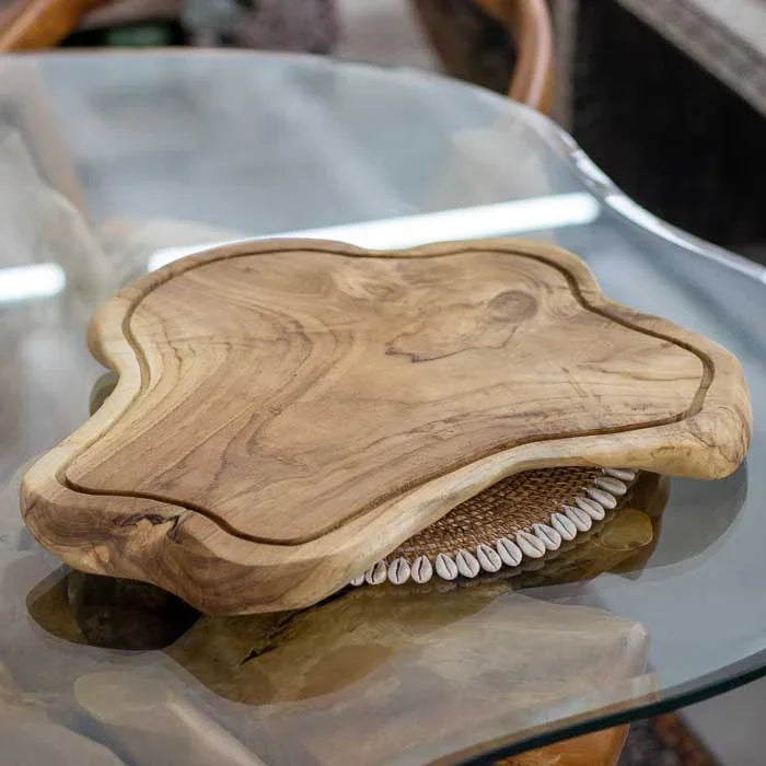 Tábua de corte orgânica em madeira teca artesanal produzida em Bali.