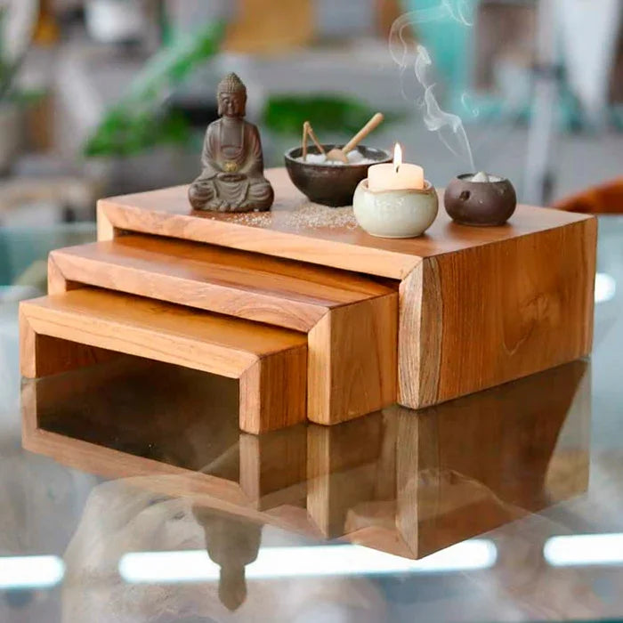 Mini altar natural de teca com acabamento acetinado perfeito para Casa Zen.