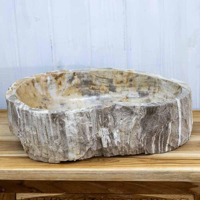 Item de luxo para lavabo, pia feita à mão na Indonésia, com tonalidades marrons.