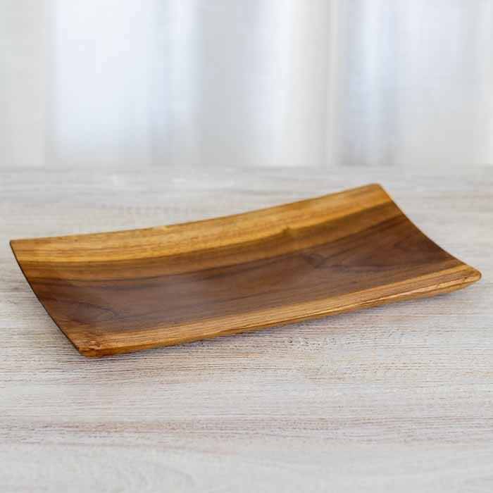Petisqueira rústica chic em madeira teca para mesa posta de cafés e jantares.
