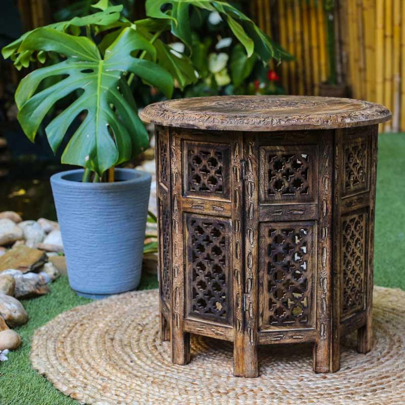 Admire a beleza da Mesa Indiana Carving em Madeira entalhada à mão. Um tesouro artesanal da Índia 🌟🎨