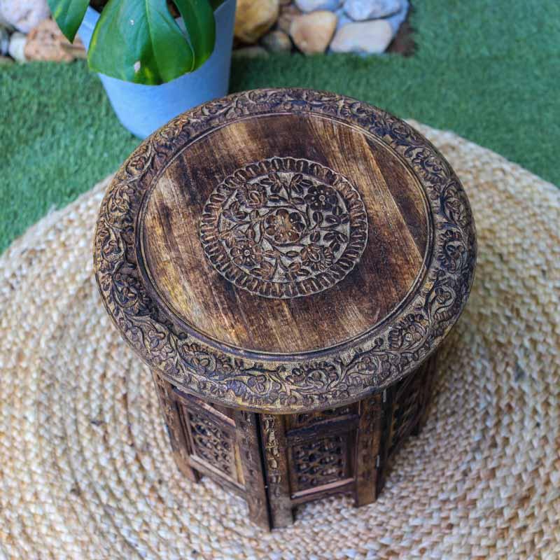 Descubra a elegância do design indiano com a Mesa de Carving em Madeira. Perfeita para uma decoração única 🏮🌿 