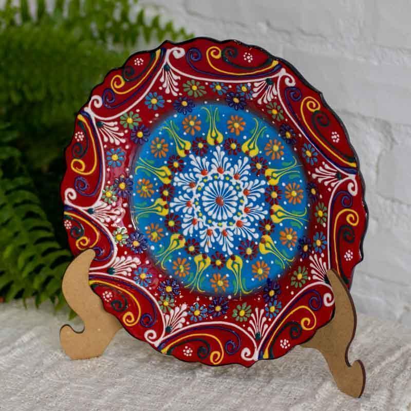 Cerâmica tradicional da Turquia com desenhos florais e geométricos, uma peça artística exclusiva importada para interiores.