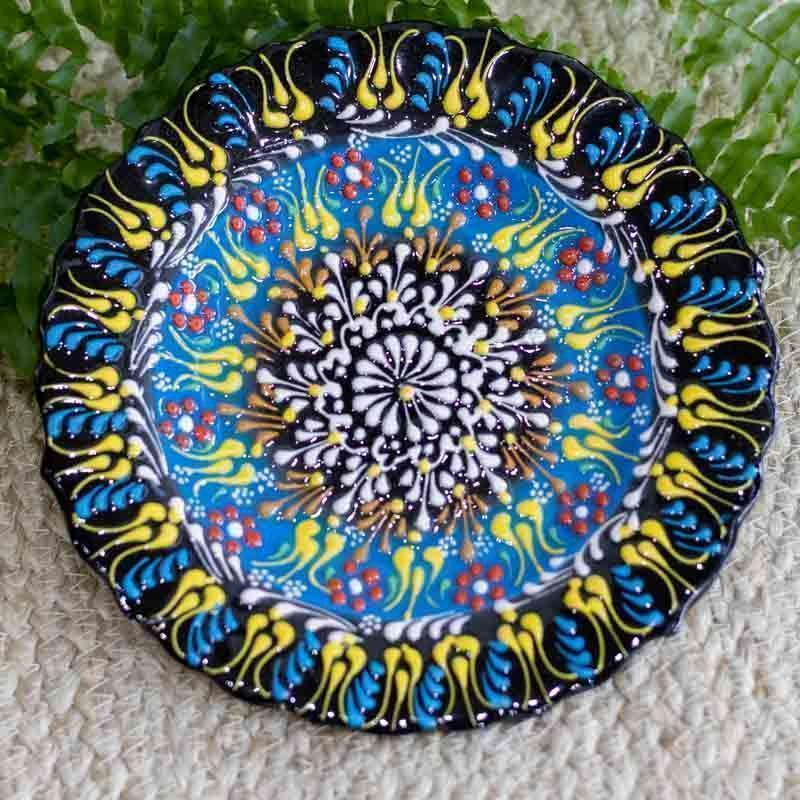 Cerâmica tradicional turca com mosaico colorido em relevo, peça artística única para decoração de interiores sofisticada.