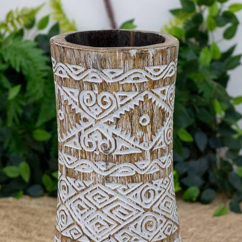 Vaso decorativo robusto para arranjos secos, peça que traz a essência da natureza e da cultura de Timor para o lar.