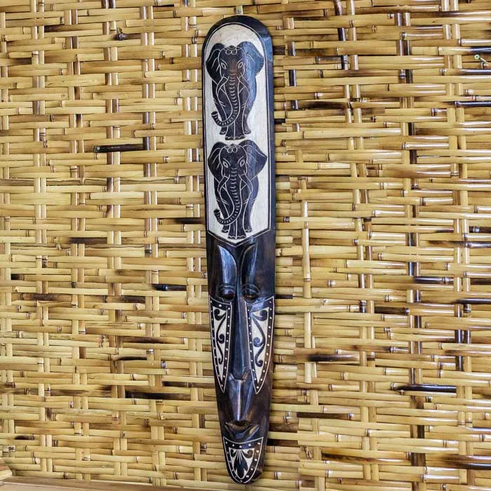 Máscara de parede com elefante entalhado, feita à mão em Bali.