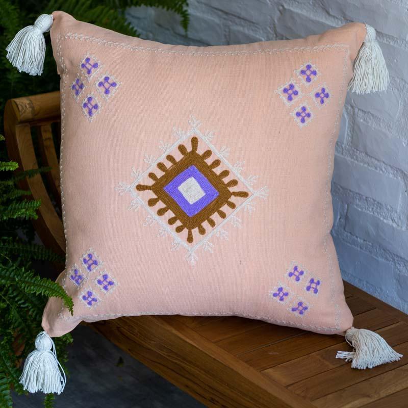 almofada balinesa bordado artesanal tradicao semyniak cores tropicais decoracao casa praia 05