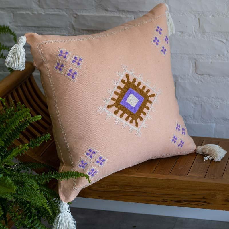 almofada balinesa bordado artesanal tradicao semyniak cores tropicais decoracao casa praia 01