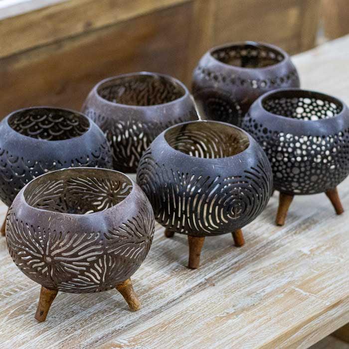 Arte funcional em coco com recortes artesanais e leveza natural
