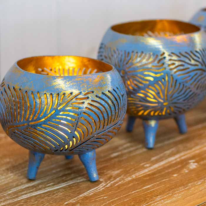 Trabalho manual em madeira e coco de Bali: porta-vela funcional e exclusivo.