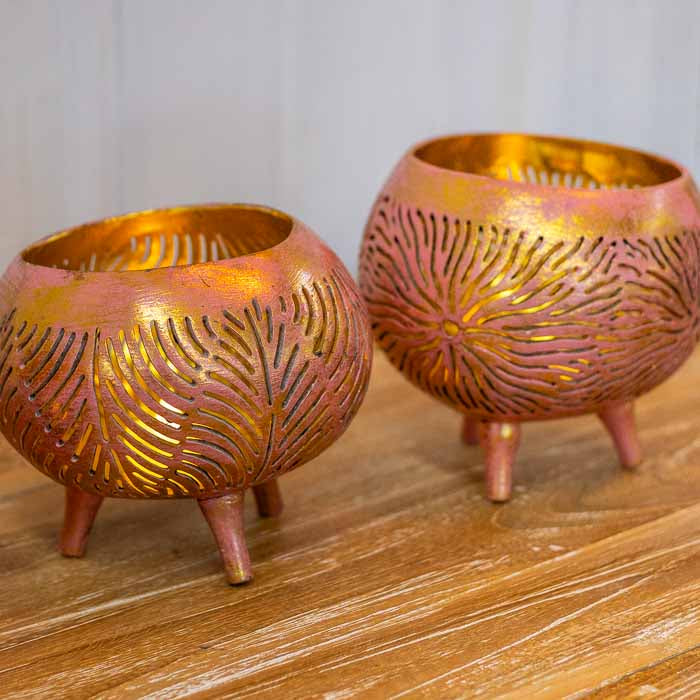 Lanterna decorativa de Bali esculpida em fibra natural de coco para ambiente zen.