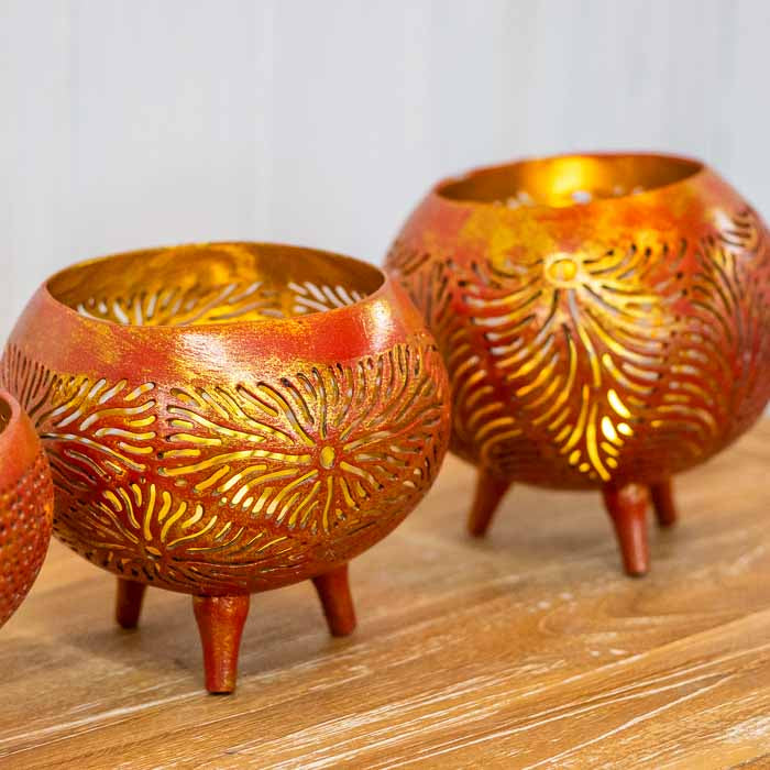 Acessório decorativo zen em coco natural para composição de altares e mesas de centro.